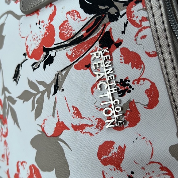 Kenneth Cole Reaction tote - Picture 2 of 4